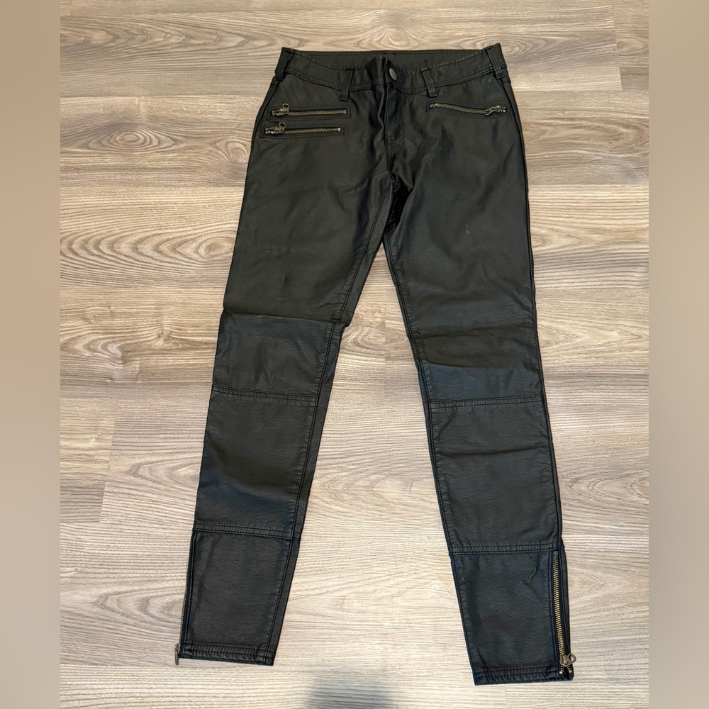 Free People Vegan Leather Black Moto Skinny Pant Women’s size 4